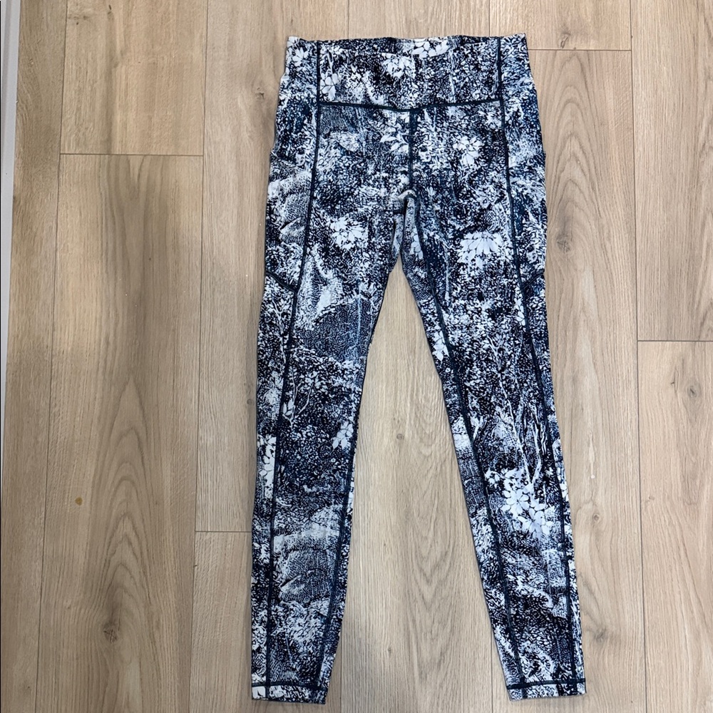 Lululemon Athletica Black, White, and Blue  Patterned Leggings